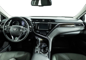 Подержанный автомобиль Toyota Camry Sedan 2018 года (13 фото)