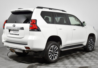 Подержанный автомобиль Toyota Land Cruiser Prado 2022 года (5 фото)