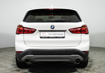 Подержанный автомобиль BMW X1 2015 года (6 фото)