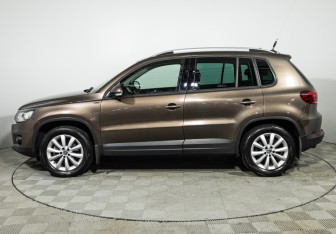 Подержанный автомобиль Volkswagen Tiguan 2016 года (8 фото)