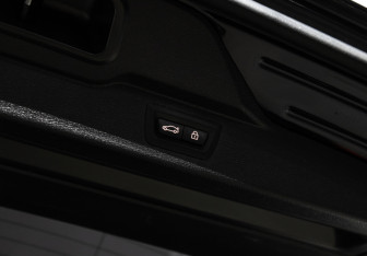 Подержанный автомобиль BMW X5 2017 года (25 фото)