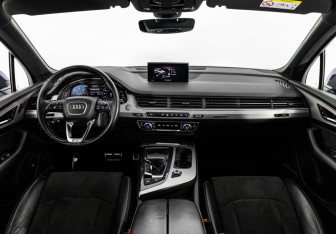 Подержанный автомобиль Audi Q7 2019 года (13 фото)