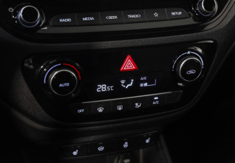 Подержанный автомобиль Hyundai Solaris Sedan 2021 года (16 фото)