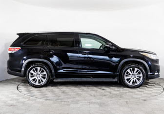 Подержанный автомобиль Toyota Highlander 2014 года (4 фото)
