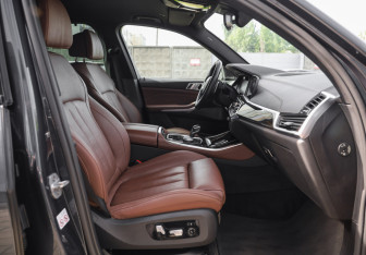 Подержанный автомобиль BMW X5 2019 года (31 фото)