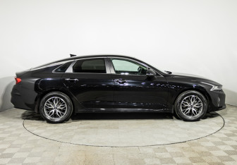 Подержанный автомобиль Kia K5 2021 года (4 фото)
