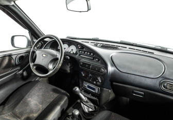 Подержанный автомобиль Chevrolet Niva 2006 года (9 фото)