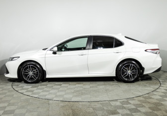 Подержанный автомобиль Toyota Camry Sedan 2018 года (8 фото)