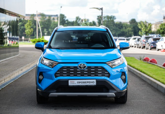 Подержанный автомобиль Toyota RAV4 2021 года (4 фото)