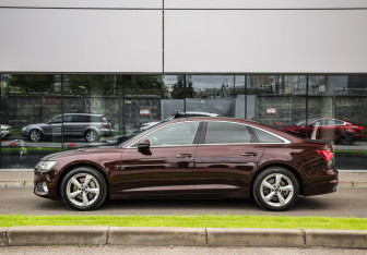 Подержанный автомобиль Audi A6 Sedan 2021 года (9 фото)