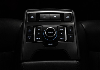 Подержанный автомобиль Hyundai Genesis 2015 года (30 фото)