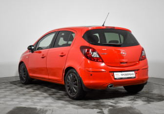 Подержанный автомобиль Opel Corsa 2010 года (7 фото)