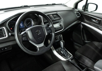 Подержанный автомобиль Suzuki SX4 Hatchback 2016 года (11 фото)