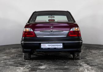 Подержанный автомобиль Daewoo Nexia Sedan 2005 года (6 фото)