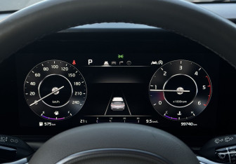 Подержанный автомобиль Kia Carnival 2020 года (12 фото)
