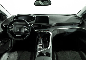 Подержанный автомобиль Peugeot 3008 2018 года (13 фото)