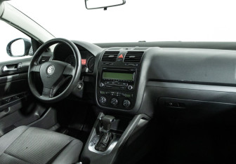 Подержанный автомобиль Volkswagen Jetta Sedan 2009 года (9 фото)