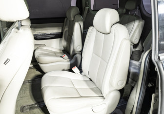 Подержанный автомобиль Kia Carnival 2019 года (10 фото)