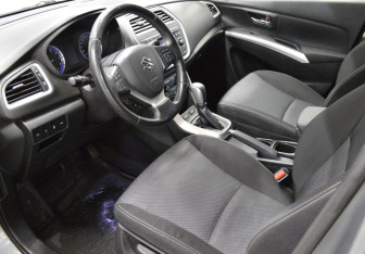 Подержанный автомобиль Suzuki SX4 Hatchback 2014 года (10 фото)