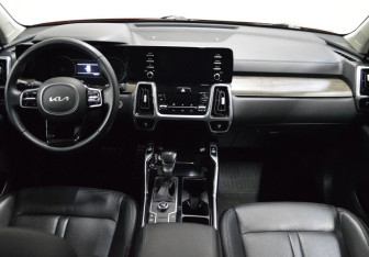 Подержанный автомобиль Kia Sorento 2022 года (14 фото)