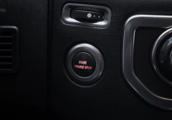 Подержанный автомобиль Land Rover Discovery 2014 года (17 фото)