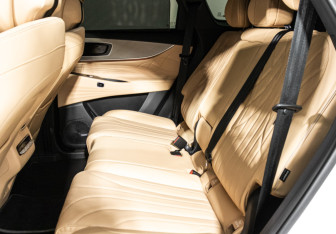 Подержанный автомобиль Jaecoo J8 2024 года (10 фото)