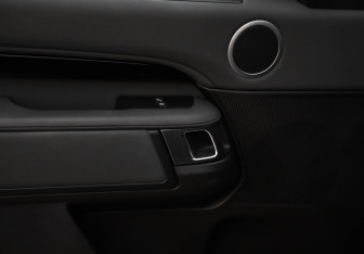 Подержанный автомобиль Land Rover Discovery 2018 года (24 фото)