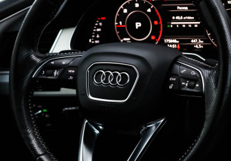 Подержанный автомобиль Audi Q7 2016 года (15 фото)