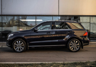 Подержанный автомобиль Mercedes-Benz GLE 2015 года (8 фото)