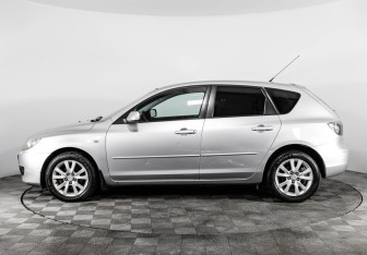 Подержанный автомобиль Mazda 3 Hatchback 2007 года (8 фото)