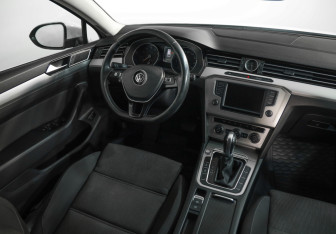 Подержанный автомобиль Volkswagen Passat Wagon 2016 года (8 фото)