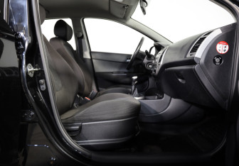 Подержанный автомобиль Hyundai i20 2010 года (19 фото)