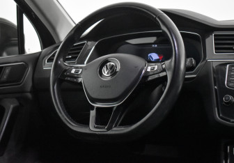 Подержанный автомобиль Volkswagen Tiguan 2016 года (15 фото)