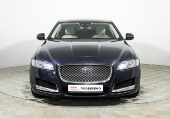 Подержанный автомобиль Jaguar XF Sedan 2017 года (2 фото)