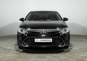 Подержанный автомобиль Toyota Camry Sedan 2018 года (2 фото)