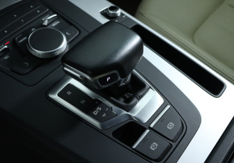 Подержанный автомобиль Audi Q5 2019 года (16 фото)
