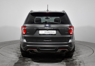 Подержанный автомобиль Ford Explorer 2018 года (6 фото)