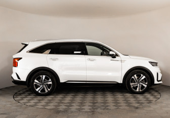 Подержанный автомобиль Kia Sorento 2022 года (4 фото)