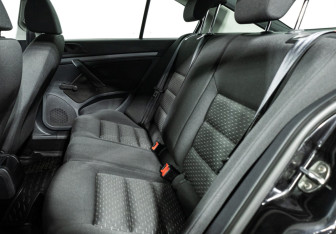 Подержанный автомобиль Skoda Octavia Liftback 2012 года (10 фото)