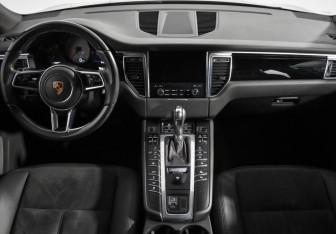 Подержанный автомобиль Porsche Macan 2017 года (16 фото)