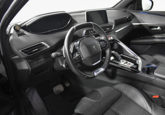 Подержанный автомобиль Peugeot 3008 2019 года (9 фото)