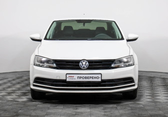 Подержанный автомобиль Volkswagen Jetta Sedan 2015 года (2 фото)