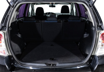 Подержанный автомобиль Toyota Verso 2013 года (23 фото)