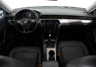 Подержанный автомобиль Volkswagen Passat Sedan 2020 года (9 фото)