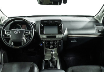 Подержанный автомобиль Toyota Land Cruiser Prado 2018 года (13 фото)