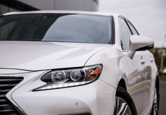 Подержанный автомобиль Lexus ES 2016 года (2 фото)