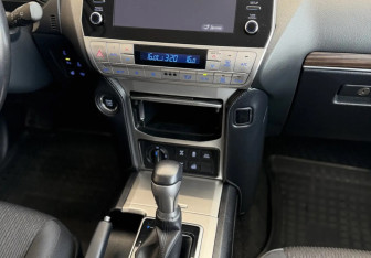 Подержанный автомобиль Toyota Land Cruiser Prado 2021 года (9 фото)