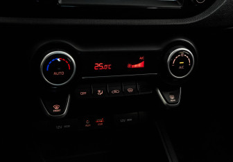 Подержанный автомобиль Kia Rio Hatchback 2018 года (17 фото)