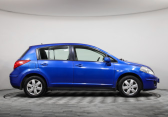 Подержанный автомобиль Nissan Tiida Hatchback 2008 года (4 фото)