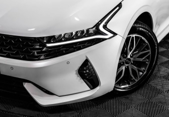 Подержанный автомобиль Kia K5 2020 года (11 фото)